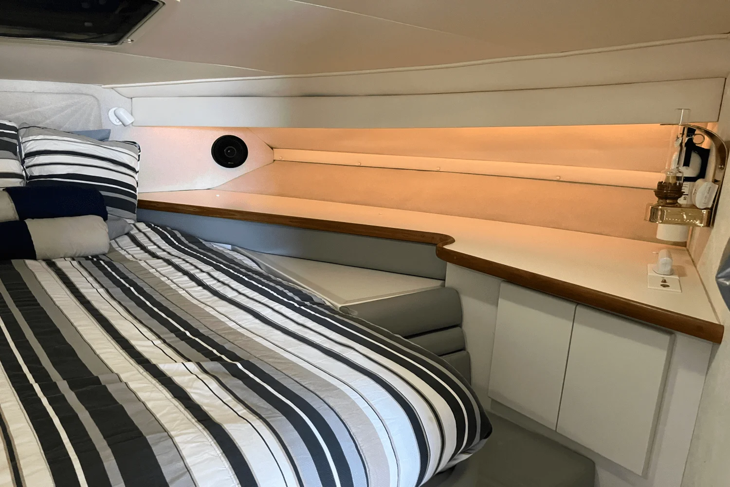 1993 Carver Yachts 38 EXPRESS Image Thumbnail #33