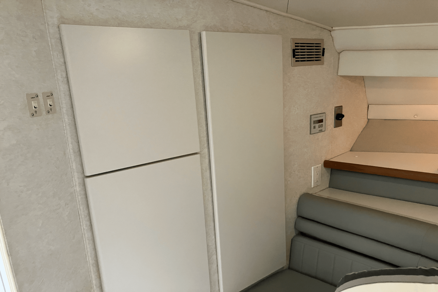 1993 Carver Yachts 38 EXPRESS Image Thumbnail #38