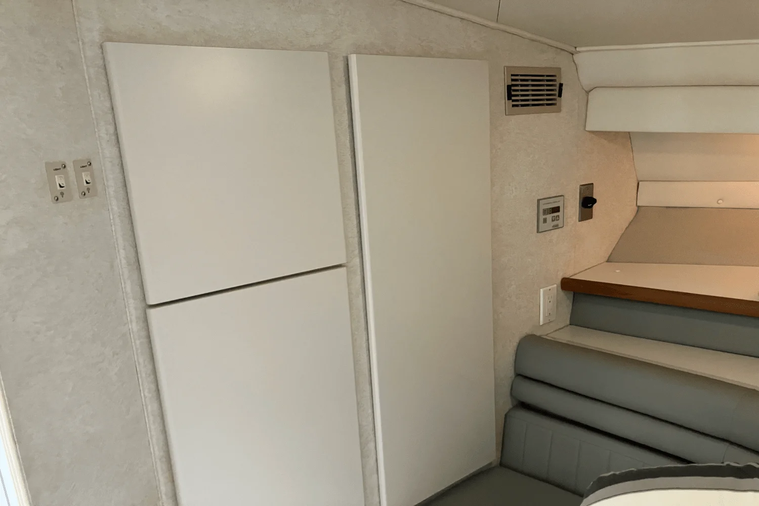 1993 Carver Yachts 38 EXPRESS Image Thumbnail #38