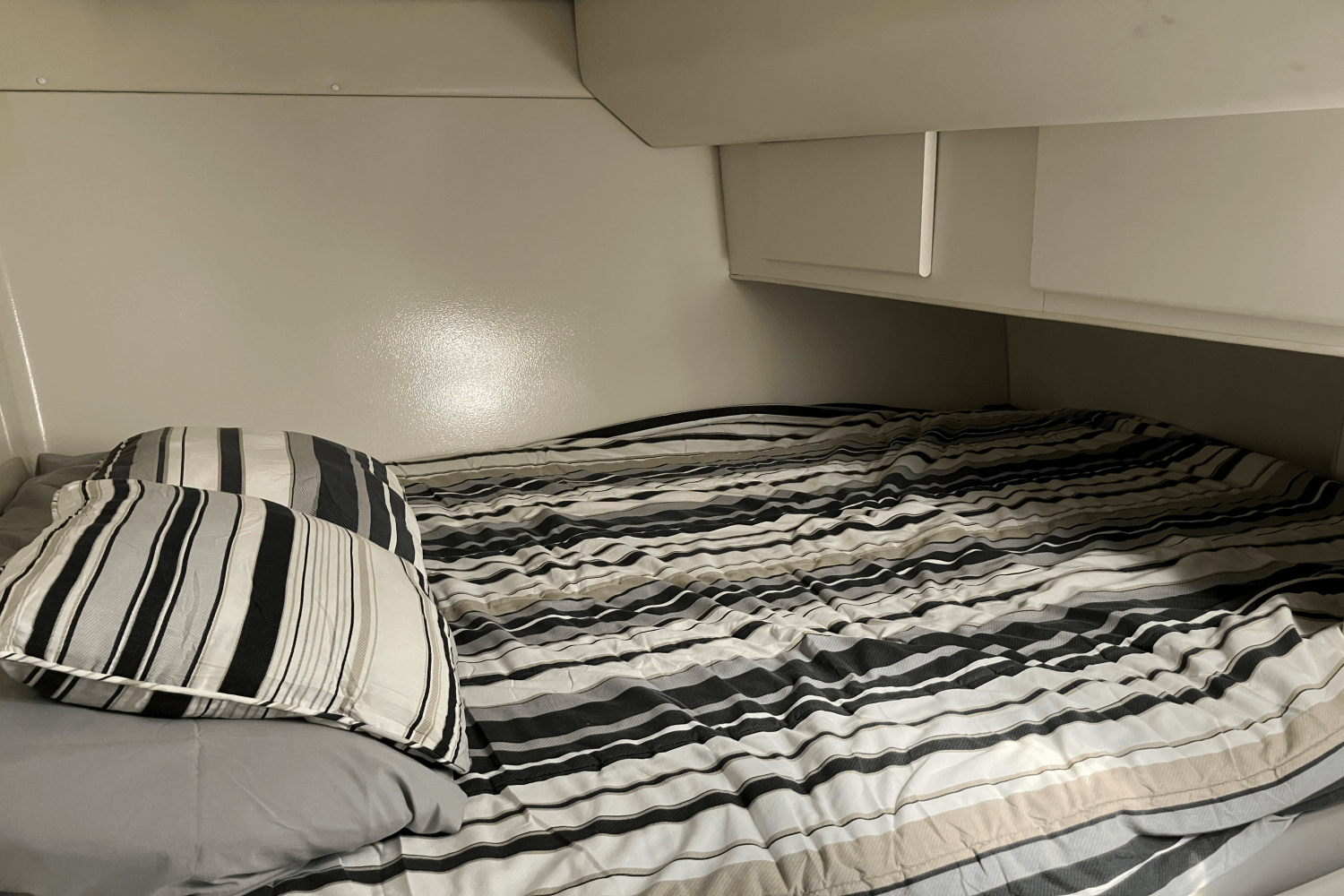 1993 Carver Yachts 38 EXPRESS Image Thumbnail #31