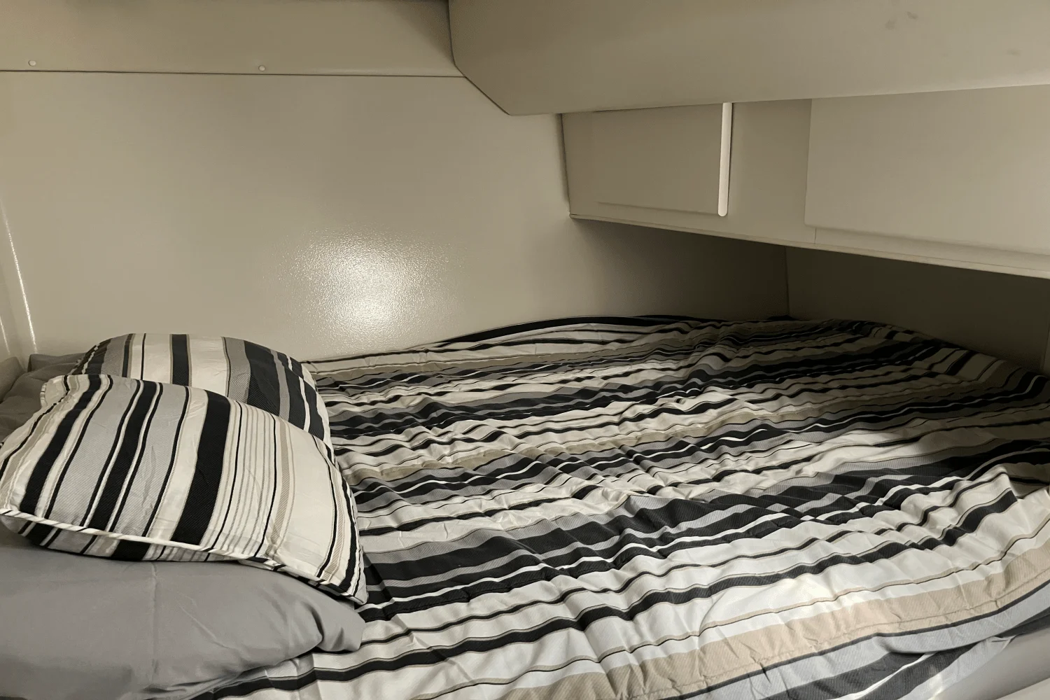 1993 Carver Yachts 38 EXPRESS Image Thumbnail #31