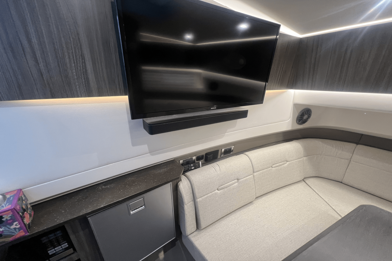 2023 Sea Ray 400 SLX Image Thumbnail #17