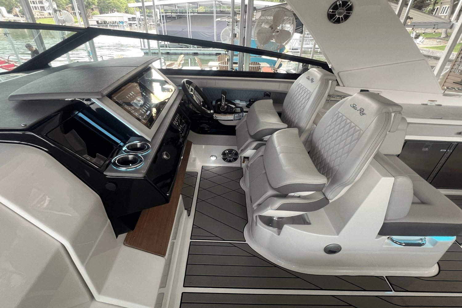 2023 Sea Ray 400 SLX Image Thumbnail #10