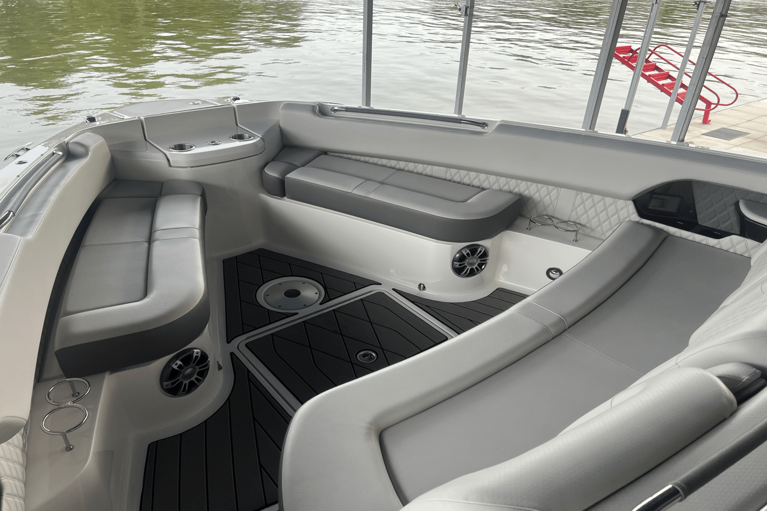 2023 Sea Ray 400 SLX Image Thumbnail #8