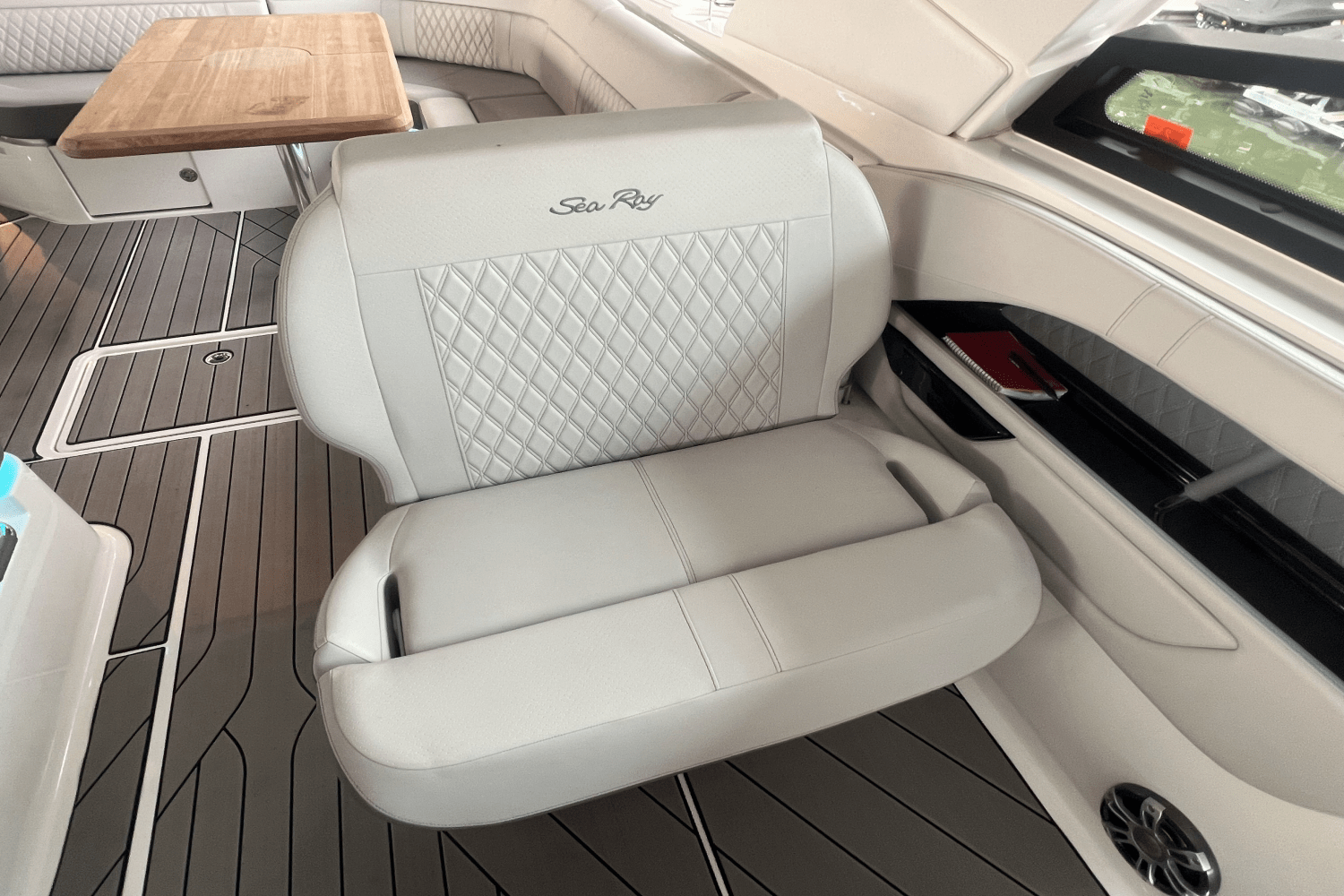 2023 Sea Ray 400 SLX Image Thumbnail #9