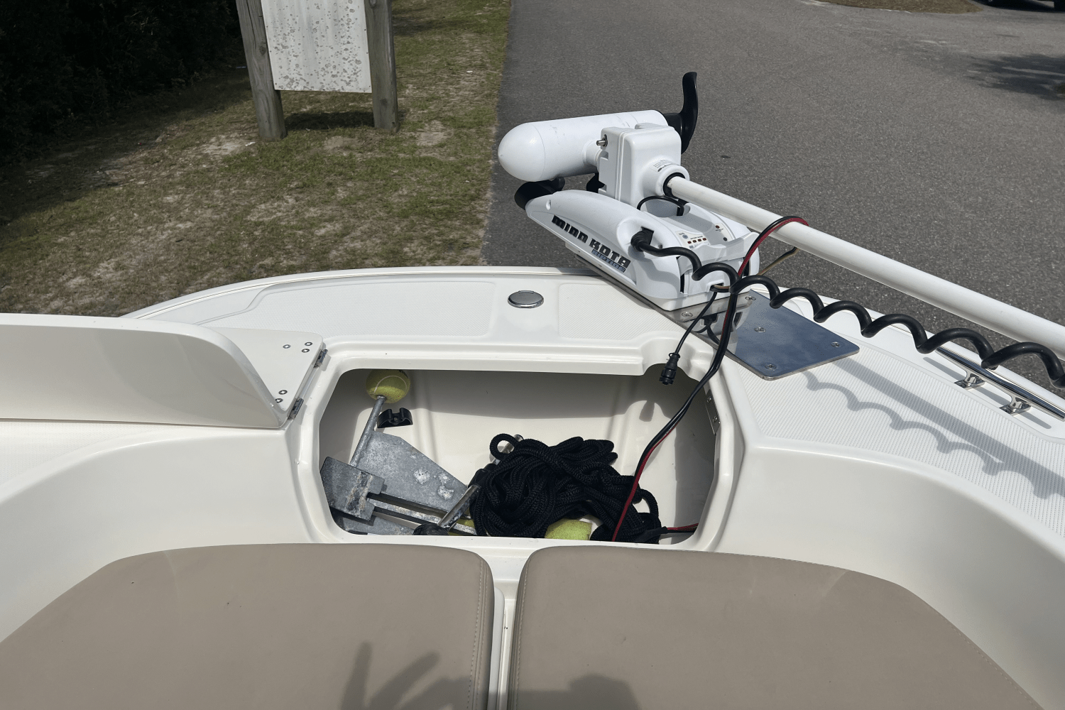 2019 Boston Whaler 240 DAUNTLESS Image Thumbnail #27
