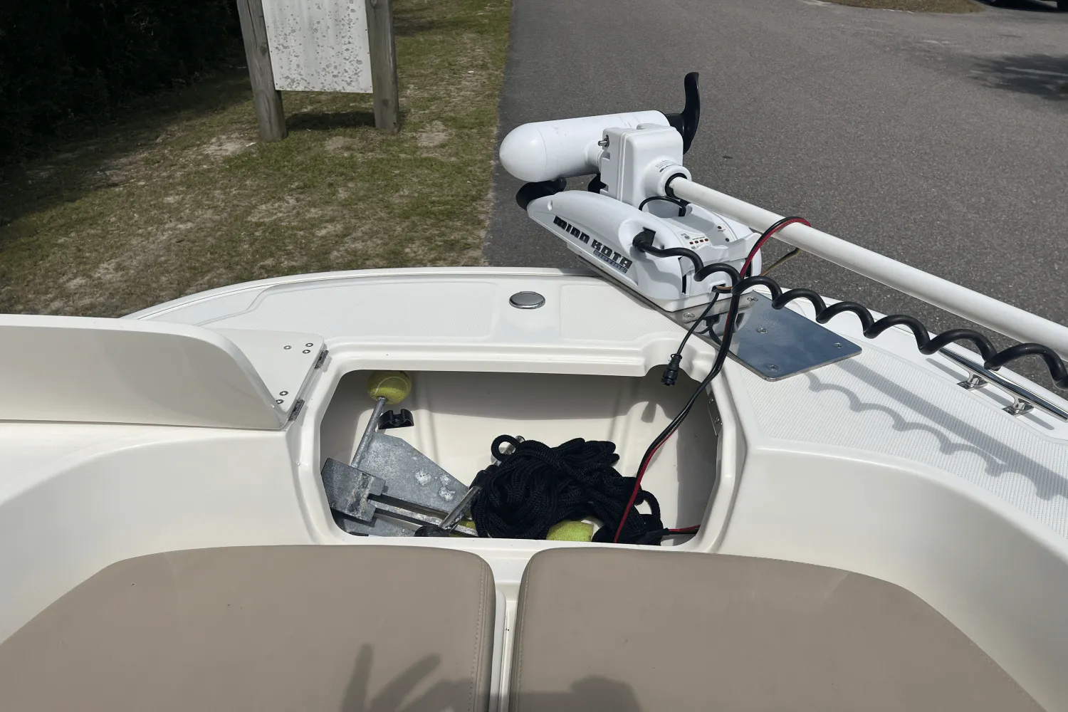 2019 Boston Whaler 240 DAUNTLESS Image Thumbnail #27