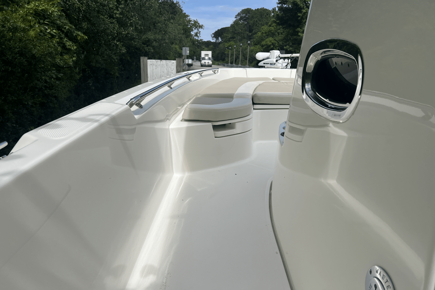 2019 Boston Whaler 240 DAUNTLESS Image Thumbnail #15