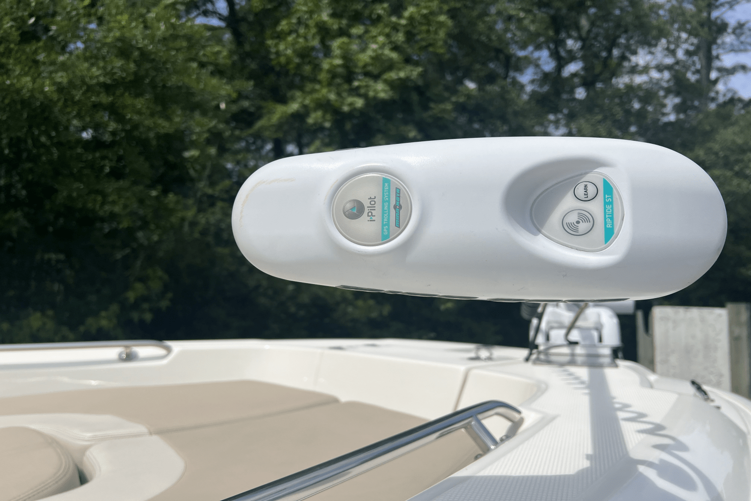 2019 Boston Whaler 240 DAUNTLESS Image Thumbnail #5