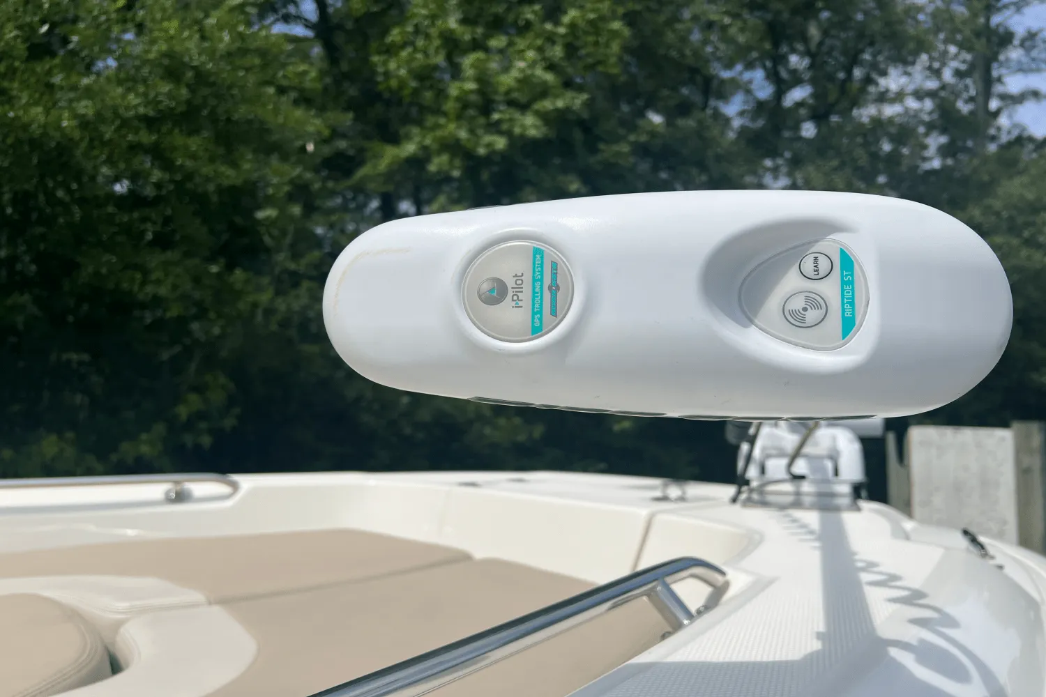 2019 Boston Whaler 240 DAUNTLESS Image Thumbnail #5