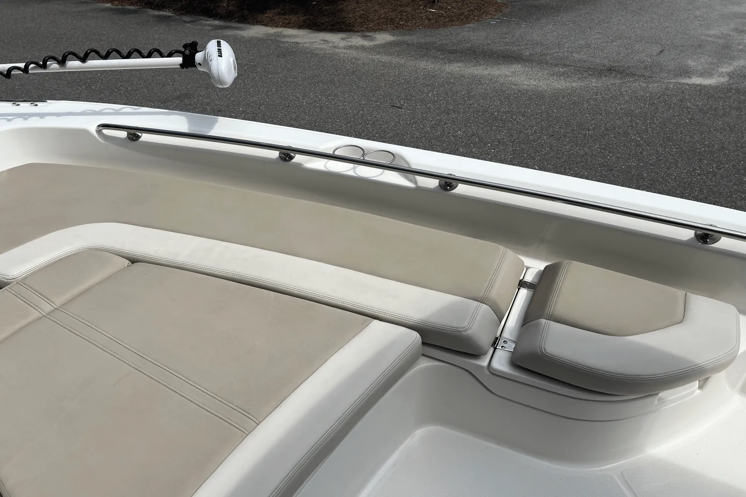 2019 Boston Whaler 240 DAUNTLESS Image Thumbnail #19