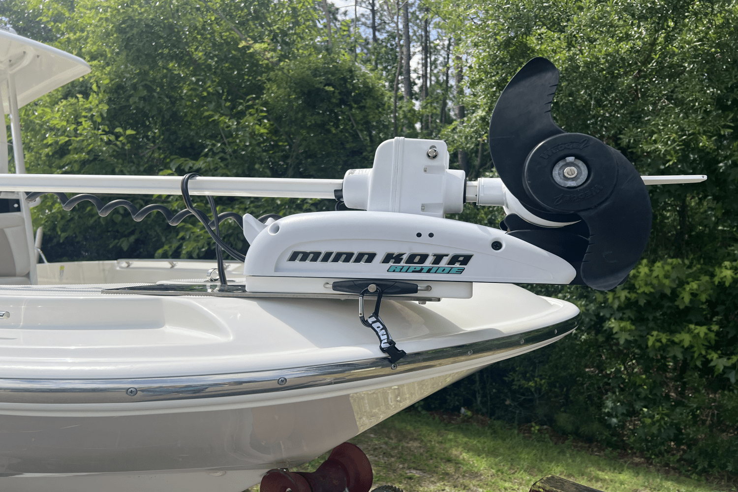 2019 Boston Whaler 240 DAUNTLESS Image Thumbnail #4