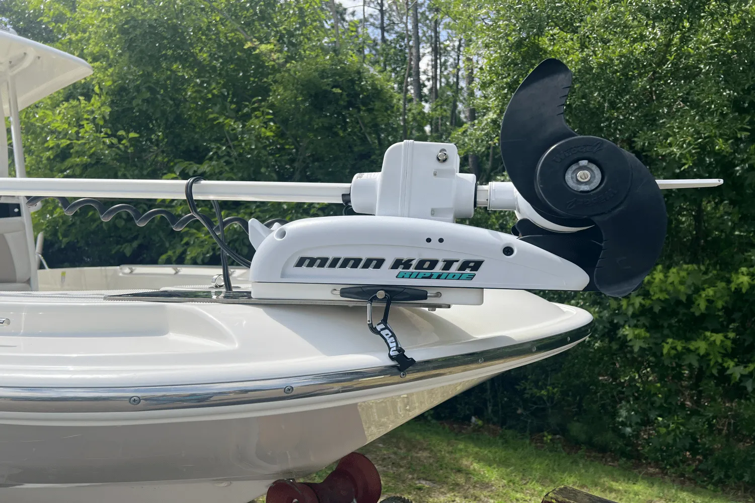 2019 Boston Whaler 240 DAUNTLESS Image Thumbnail #4