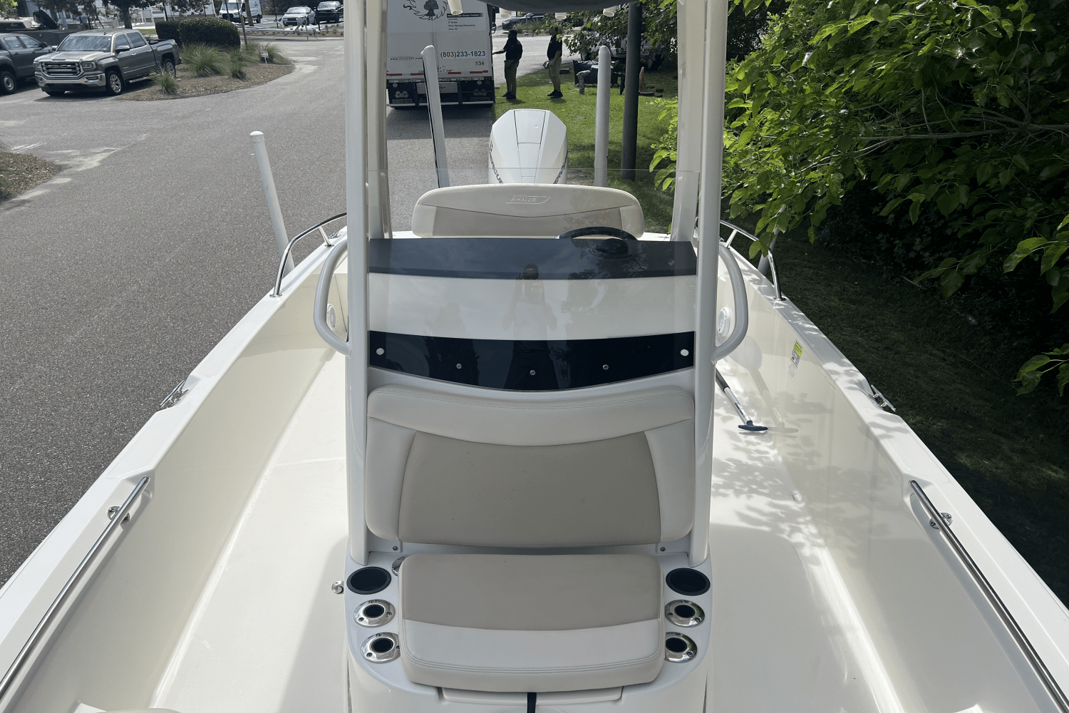 2019 Boston Whaler 240 DAUNTLESS Image Thumbnail #18