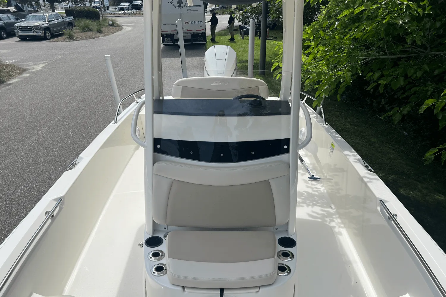 2019 Boston Whaler 240 DAUNTLESS Image Thumbnail #18