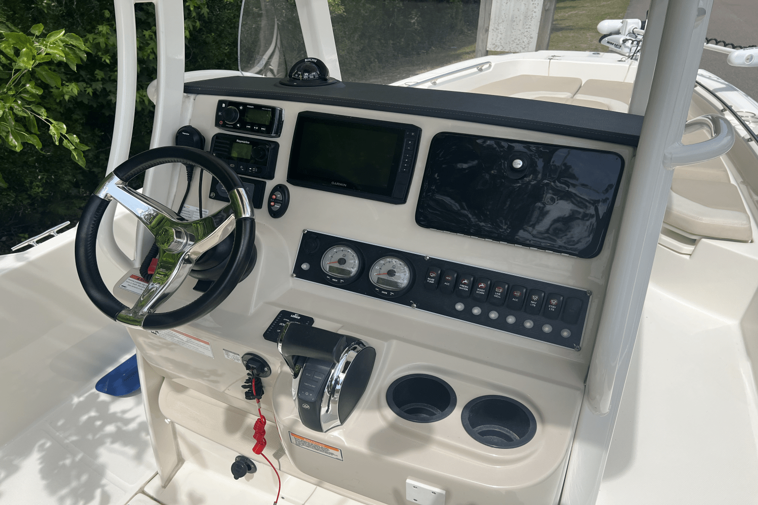 2019 Boston Whaler 240 DAUNTLESS Image Thumbnail #11
