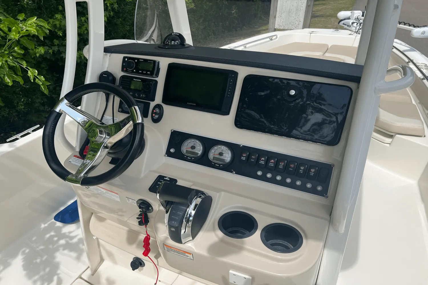 2019 Boston Whaler 240 DAUNTLESS Image Thumbnail #11