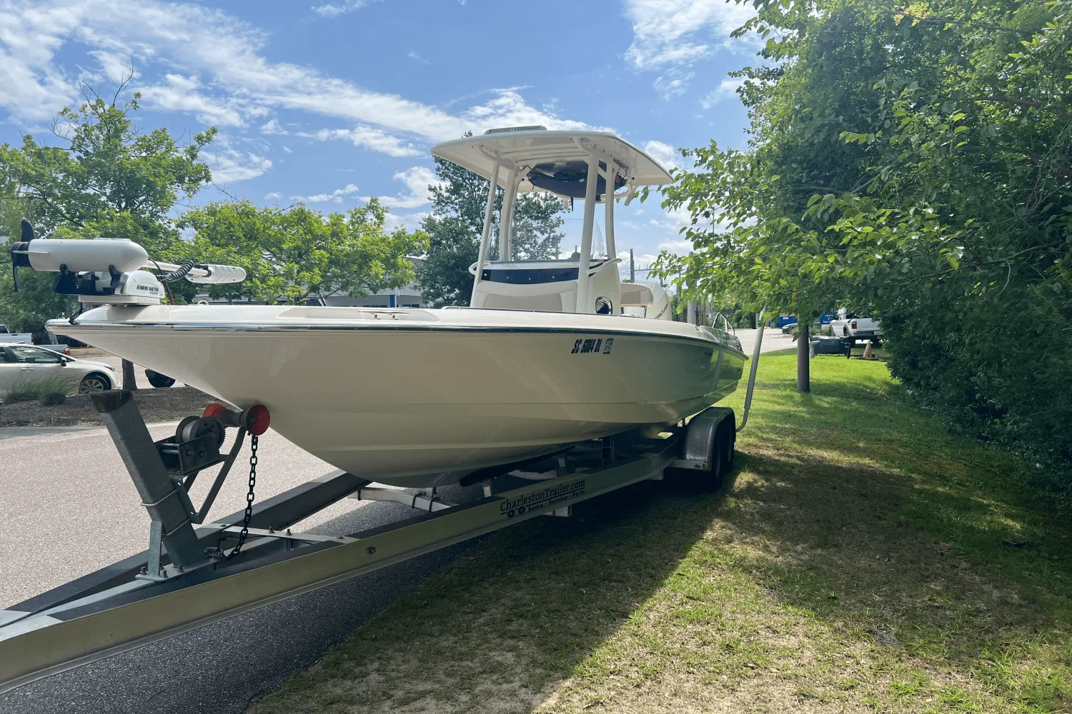 2019 Boston Whaler 240 DAUNTLESS Image Thumbnail #3