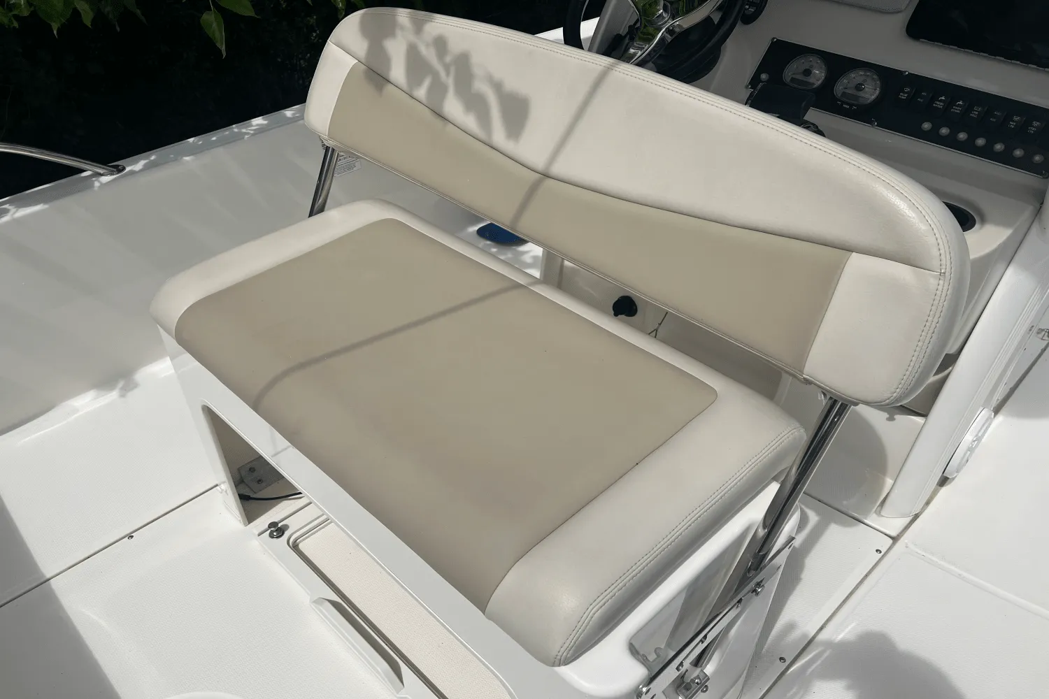 2019 Boston Whaler 240 DAUNTLESS Image Thumbnail #10
