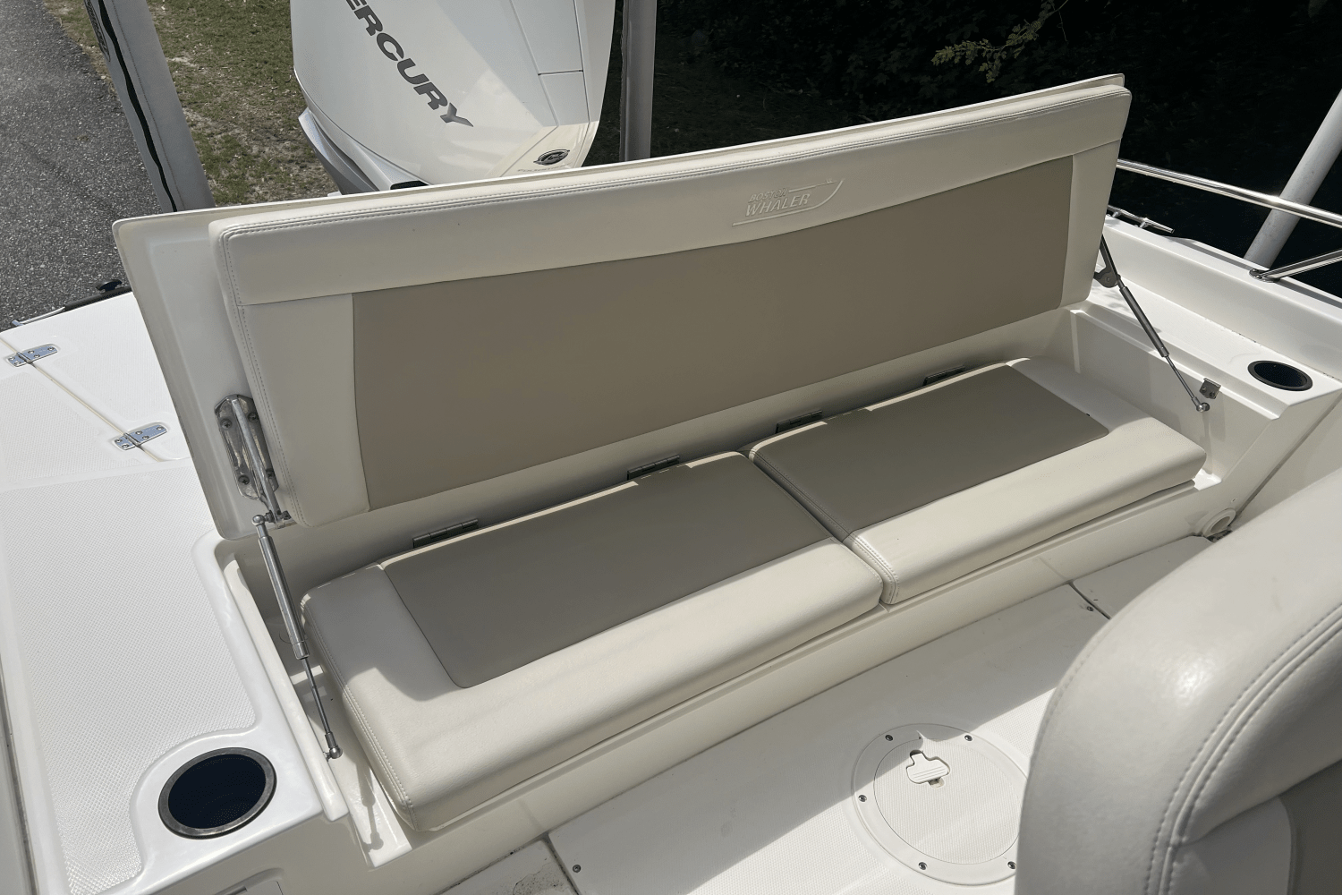 2019 Boston Whaler 240 DAUNTLESS Image Thumbnail #8