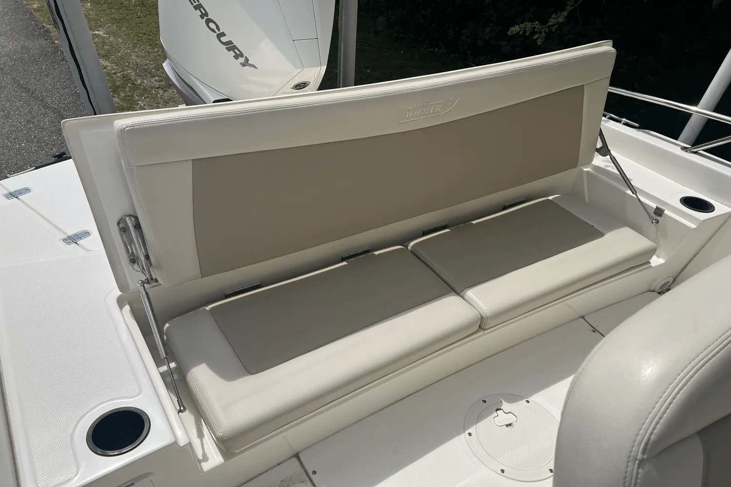2019 Boston Whaler 240 DAUNTLESS Image Thumbnail #8
