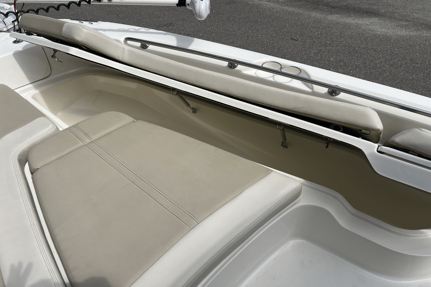 2019 Boston Whaler 240 DAUNTLESS Image Thumbnail #26