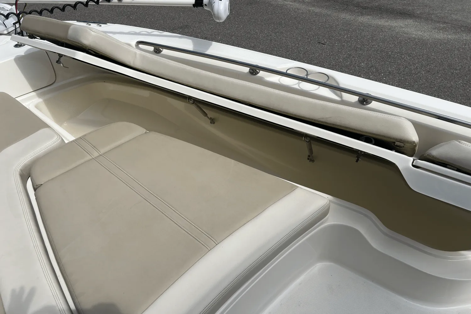 2019 Boston Whaler 240 DAUNTLESS Image Thumbnail #26
