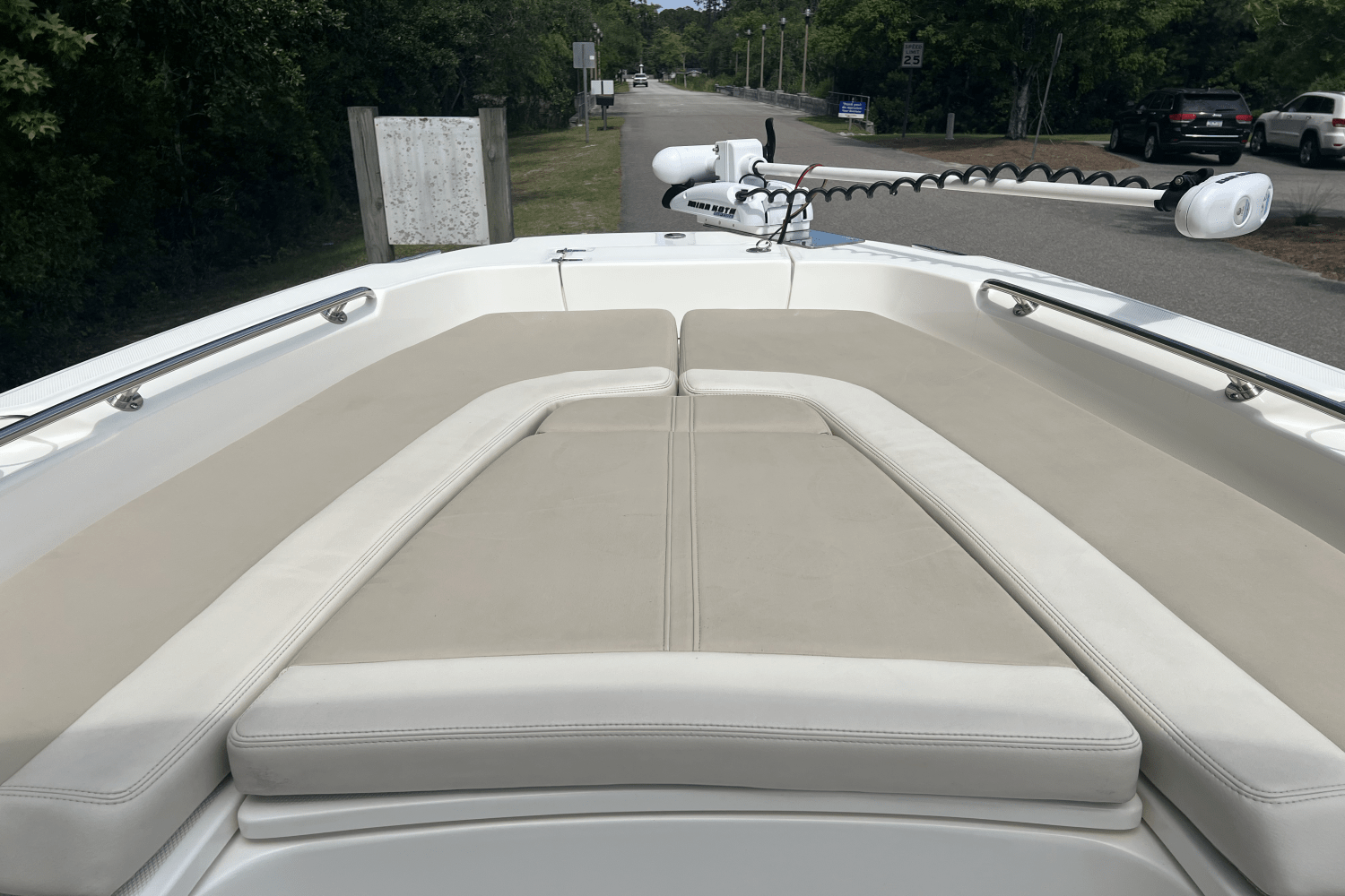 2019 Boston Whaler 240 DAUNTLESS Image Thumbnail #23