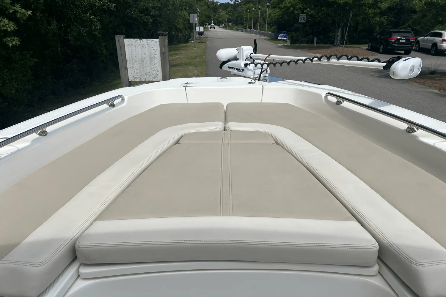 2019 Boston Whaler 240 DAUNTLESS Image Thumbnail #23