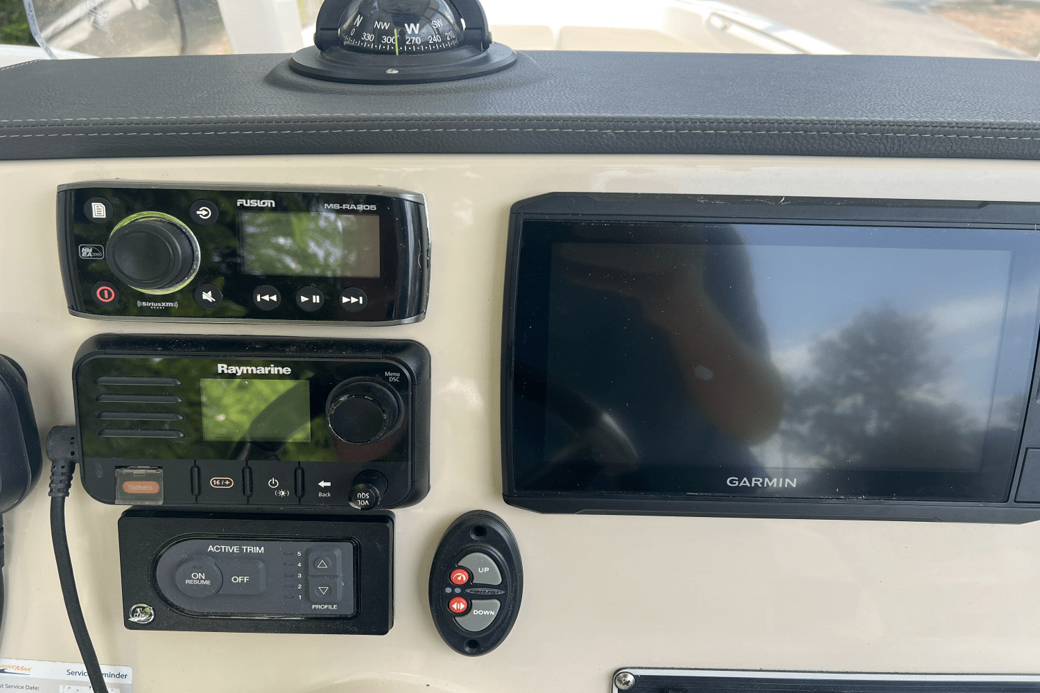 2019 Boston Whaler 240 DAUNTLESS Image Thumbnail #13