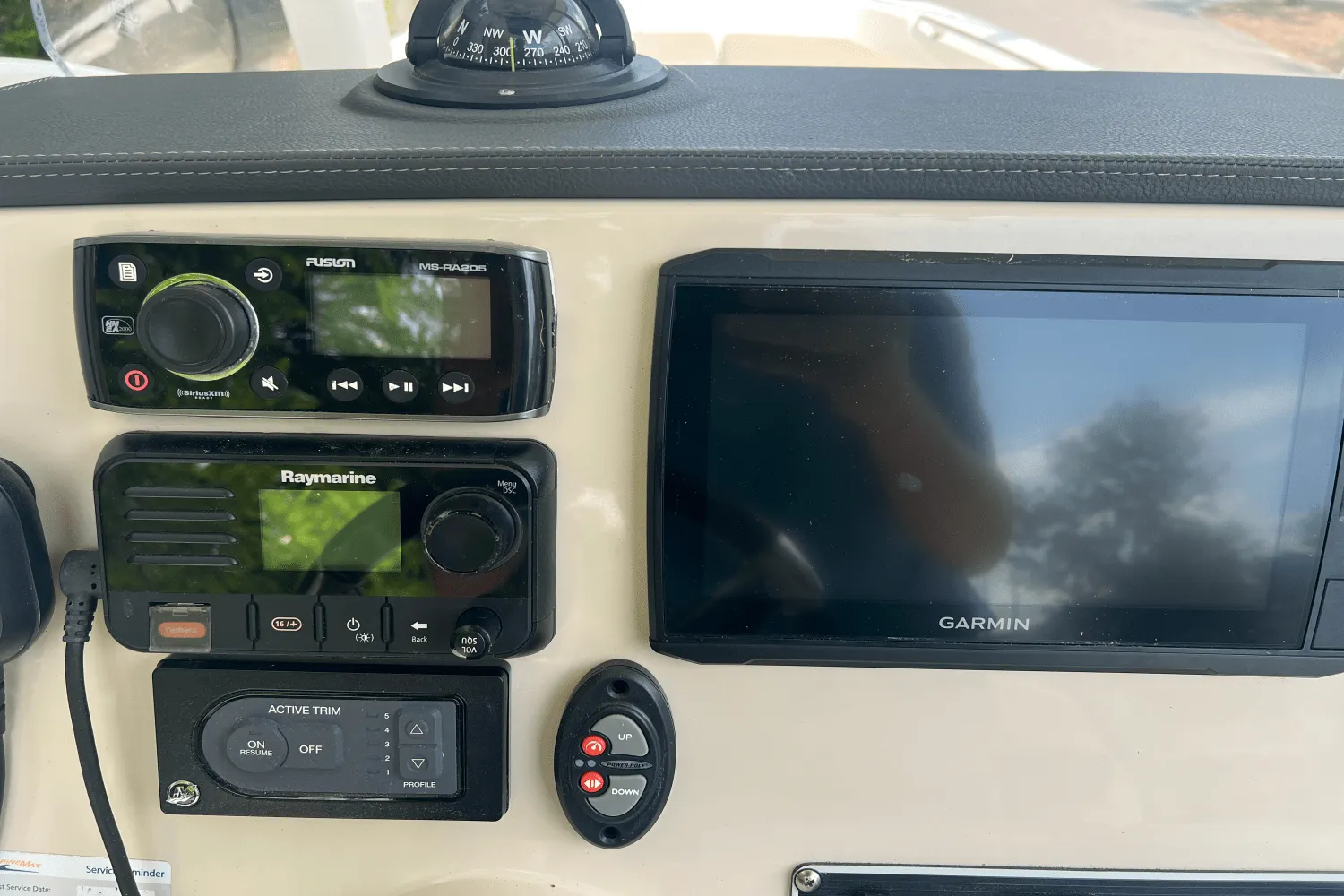 2019 Boston Whaler 240 DAUNTLESS Image Thumbnail #13