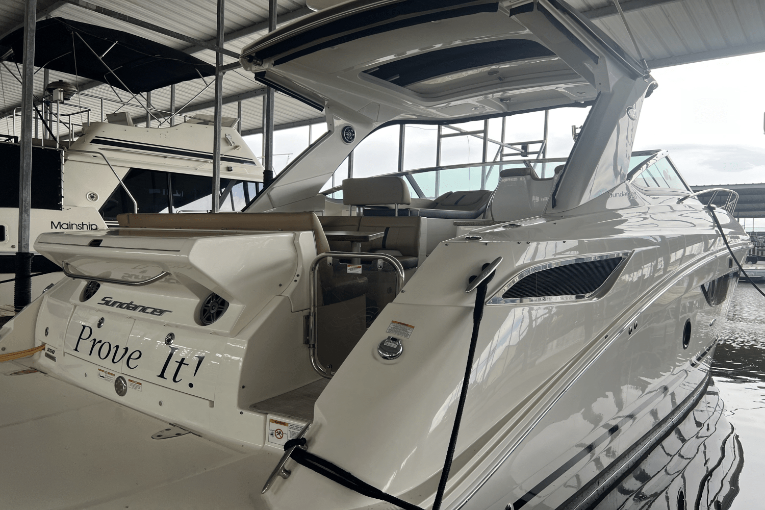 2016 Sea Ray 350 SUNDANCER Image Thumbnail #2