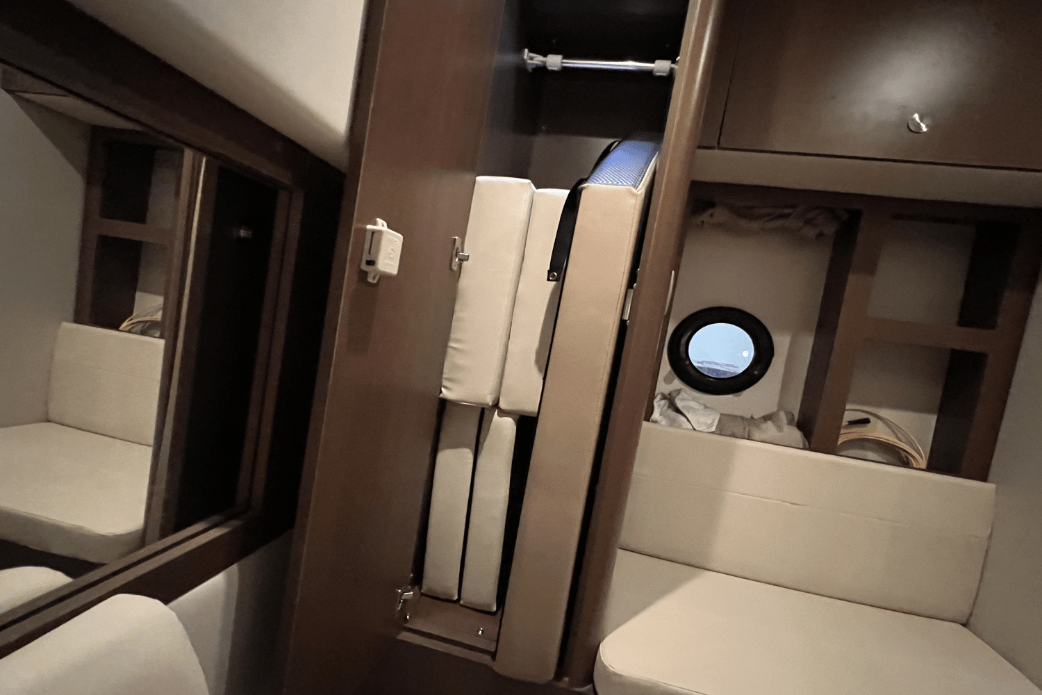 2016 Sea Ray 350 SUNDANCER Image Thumbnail #40