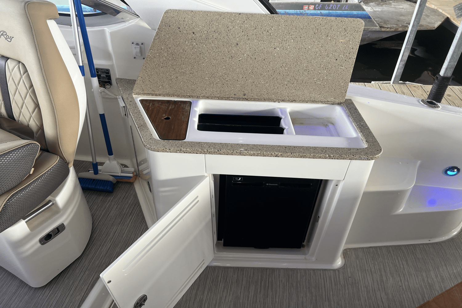 2016 Sea Ray 350 SUNDANCER Image Thumbnail #24