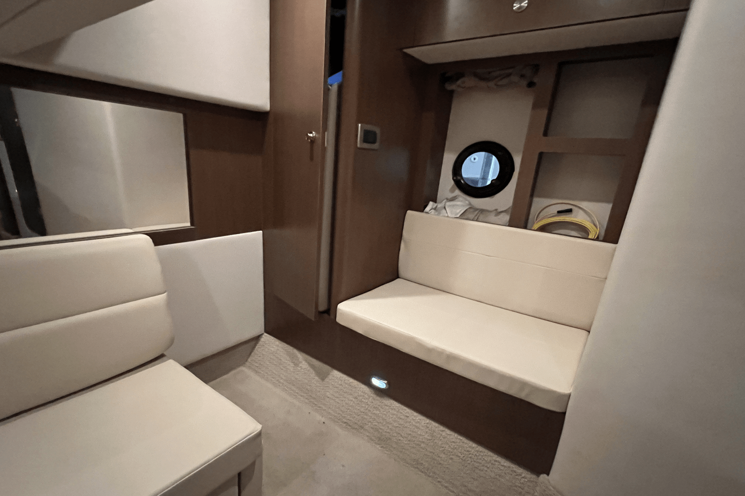 2016 Sea Ray 350 SUNDANCER Image Thumbnail #38