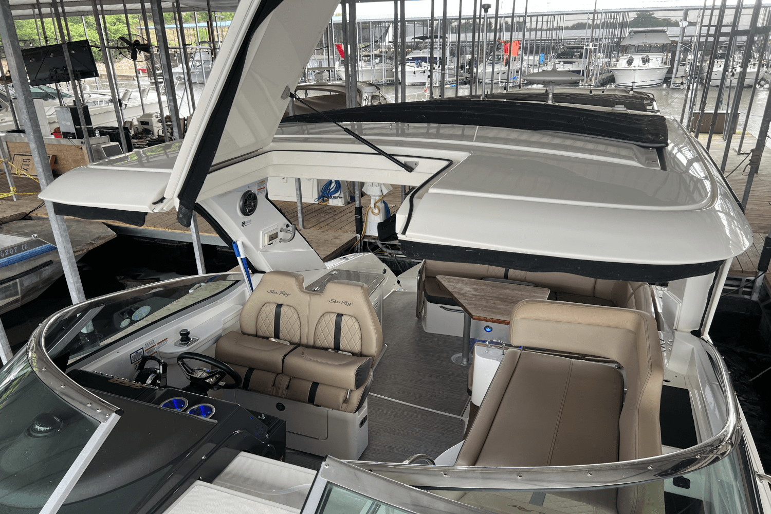 2016 Sea Ray 350 SUNDANCER Image Thumbnail #9