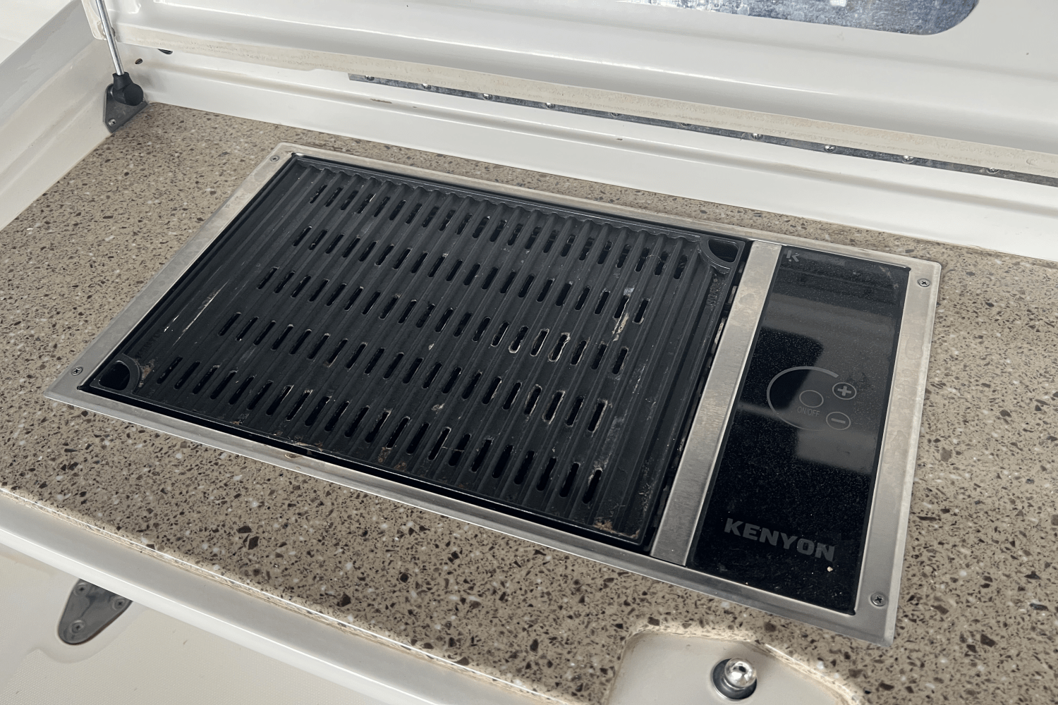 2016 Sea Ray 350 SUNDANCER Image Thumbnail #14
