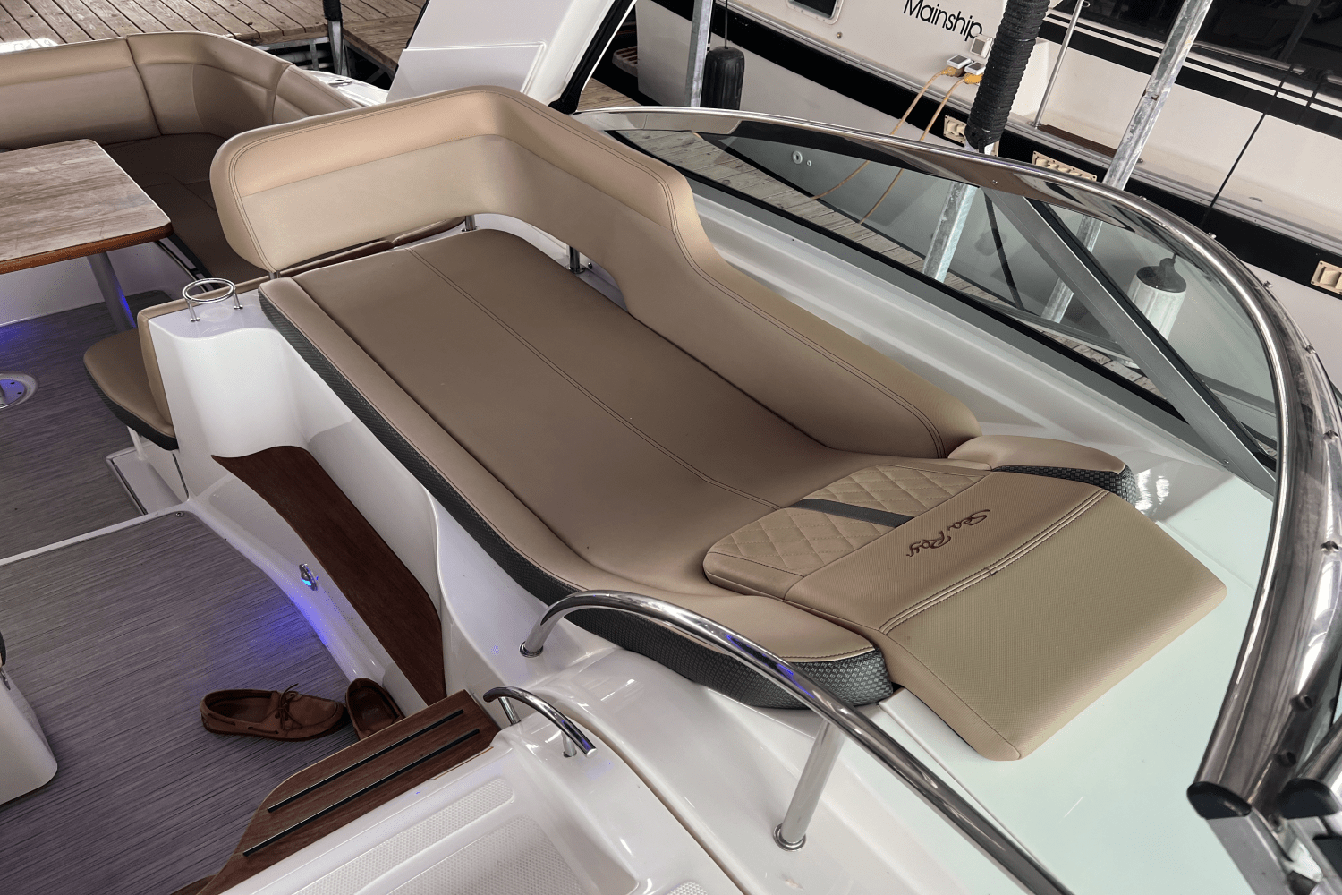 2016 Sea Ray 350 SUNDANCER Image Thumbnail #28