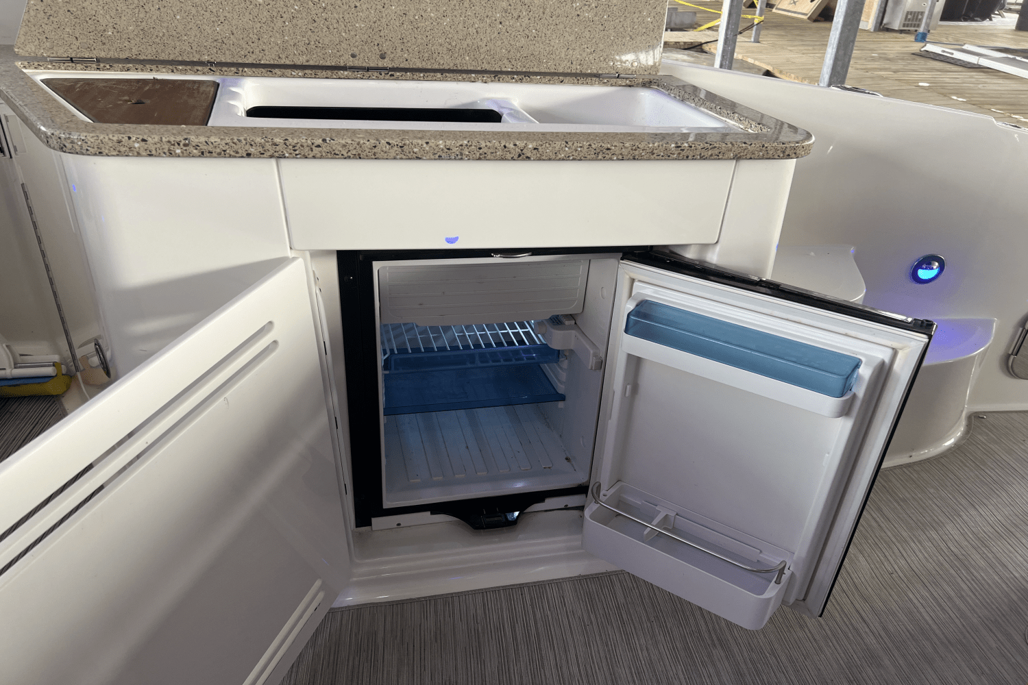 2016 Sea Ray 350 SUNDANCER Image Thumbnail #25