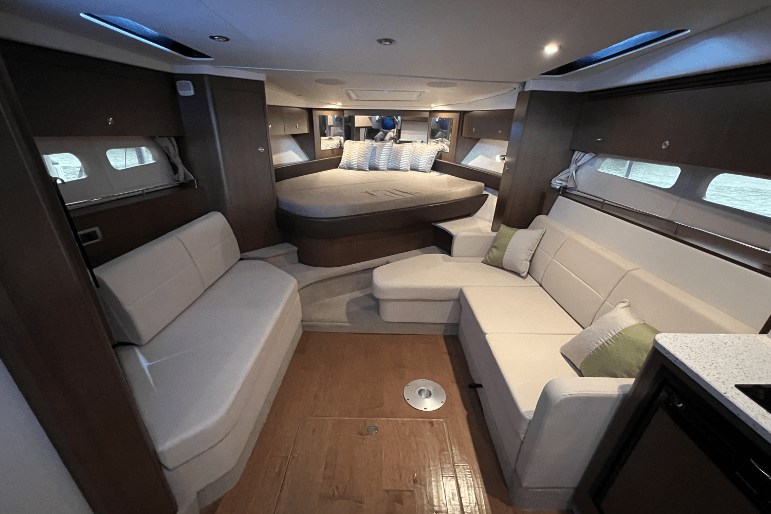 2016 Sea Ray 350 SUNDANCER Image Thumbnail #31