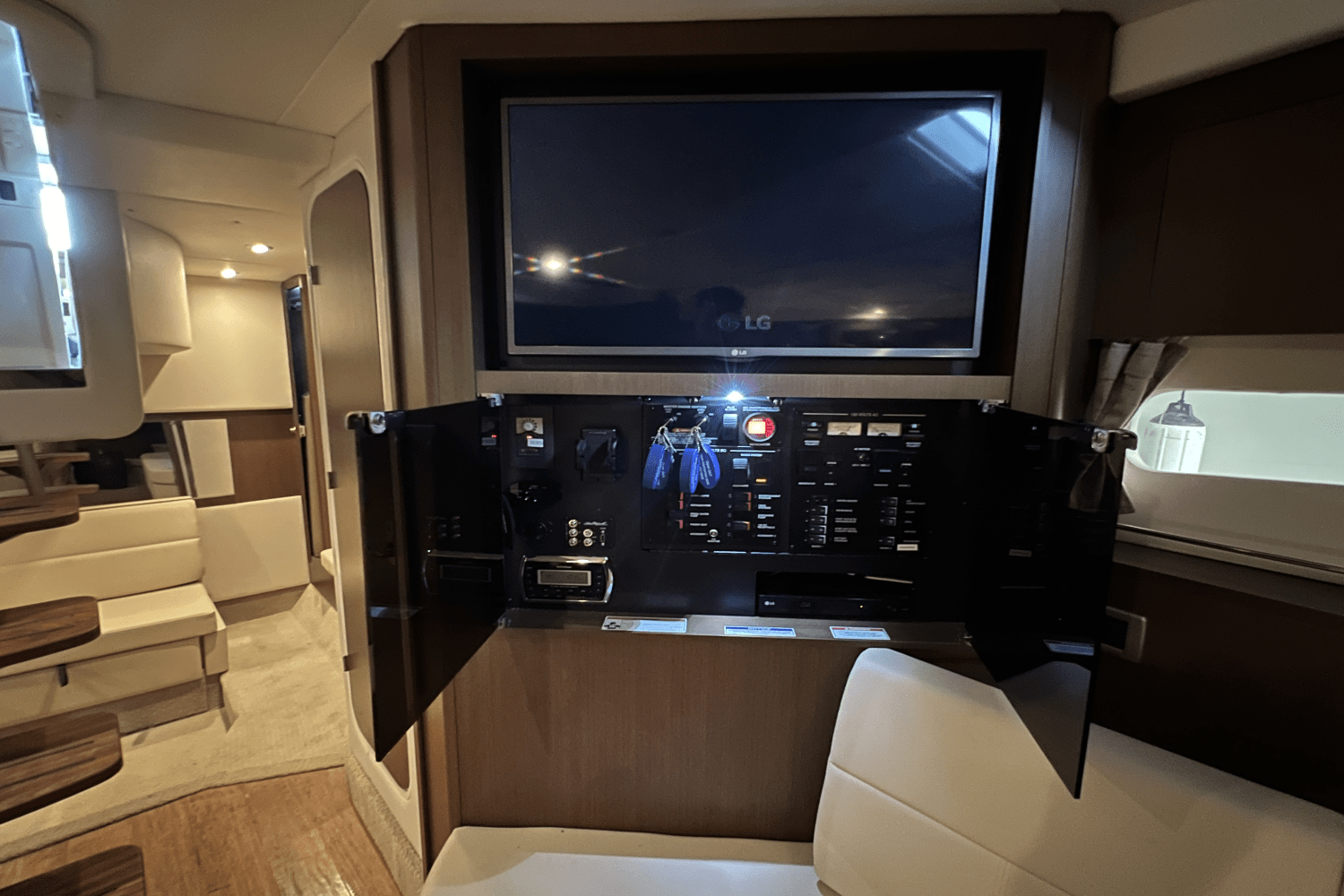 2016 Sea Ray 350 SUNDANCER Image Thumbnail #34