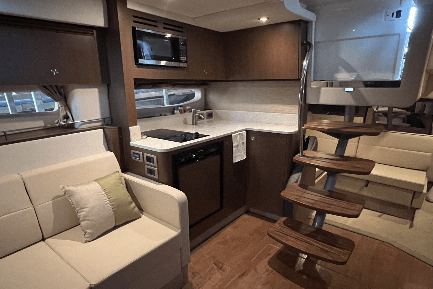 2016 Sea Ray 350 SUNDANCER Image Thumbnail #30