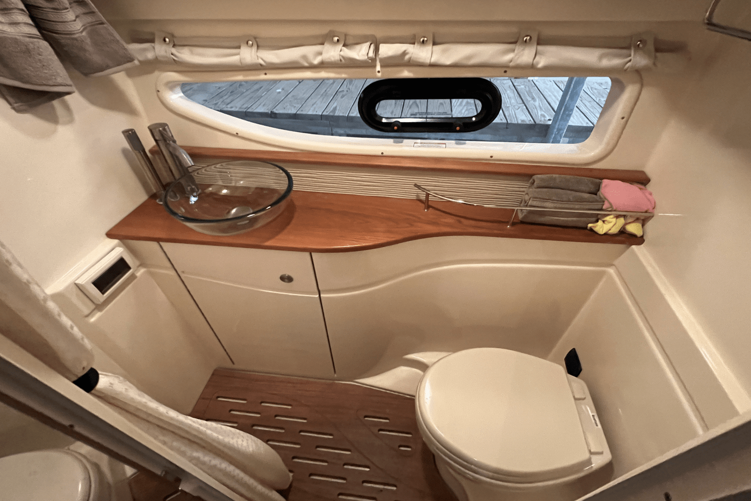 2016 Sea Ray 350 SUNDANCER Image Thumbnail #42
