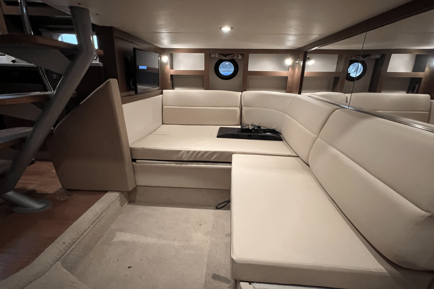 2016 Sea Ray 350 SUNDANCER Image Thumbnail #36