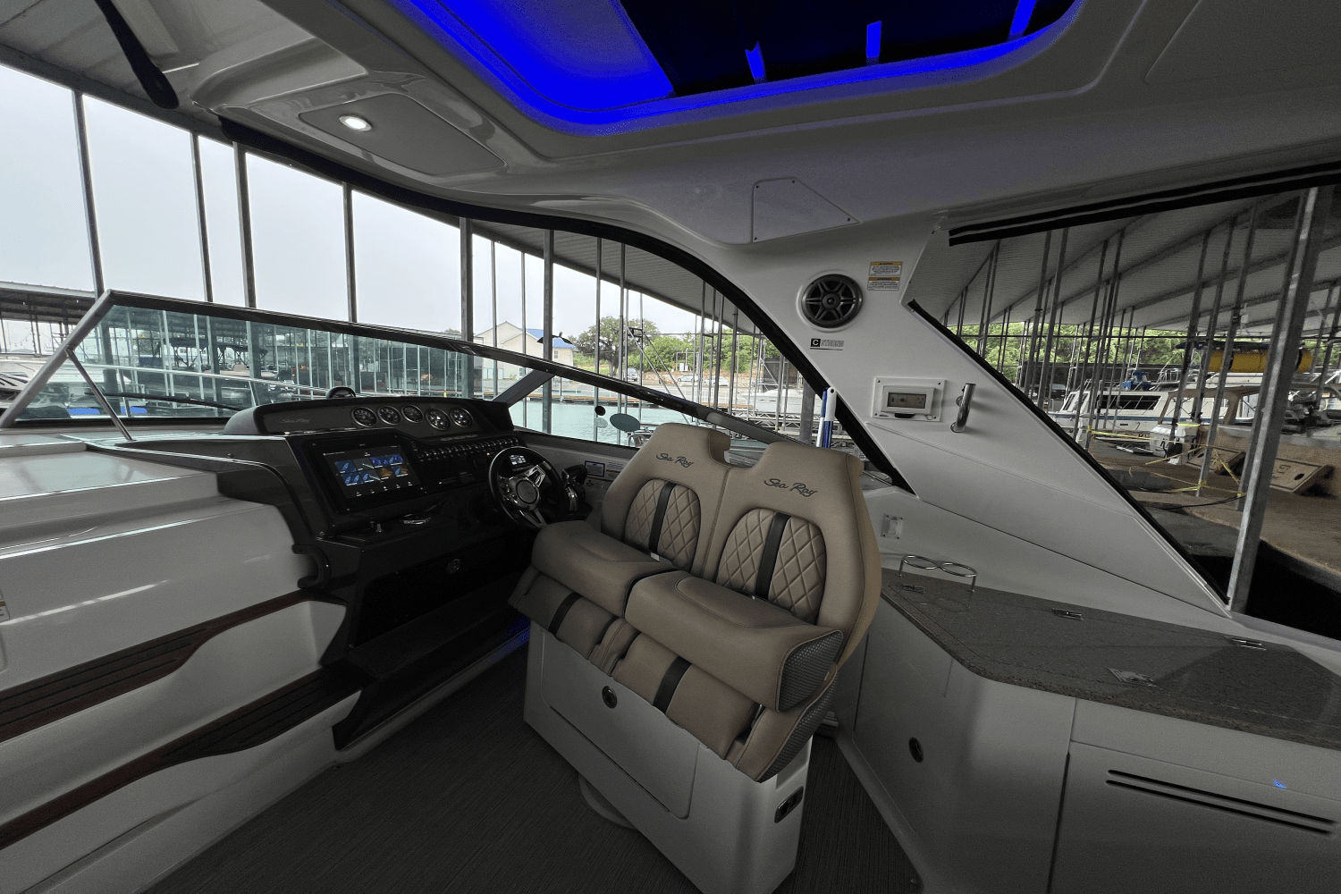 2016 Sea Ray 350 SUNDANCER Image Thumbnail #18