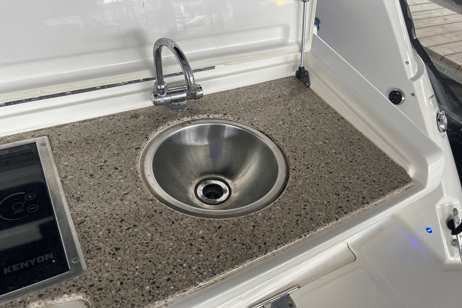 2016 Sea Ray 350 SUNDANCER Image Thumbnail #15