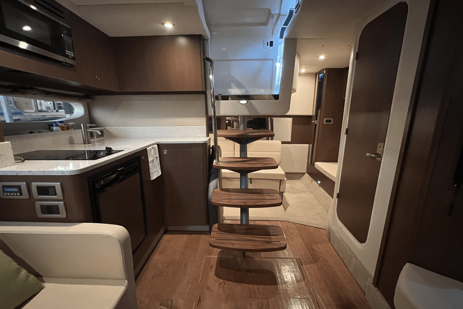 2016 Sea Ray 350 SUNDANCER Image Thumbnail #29