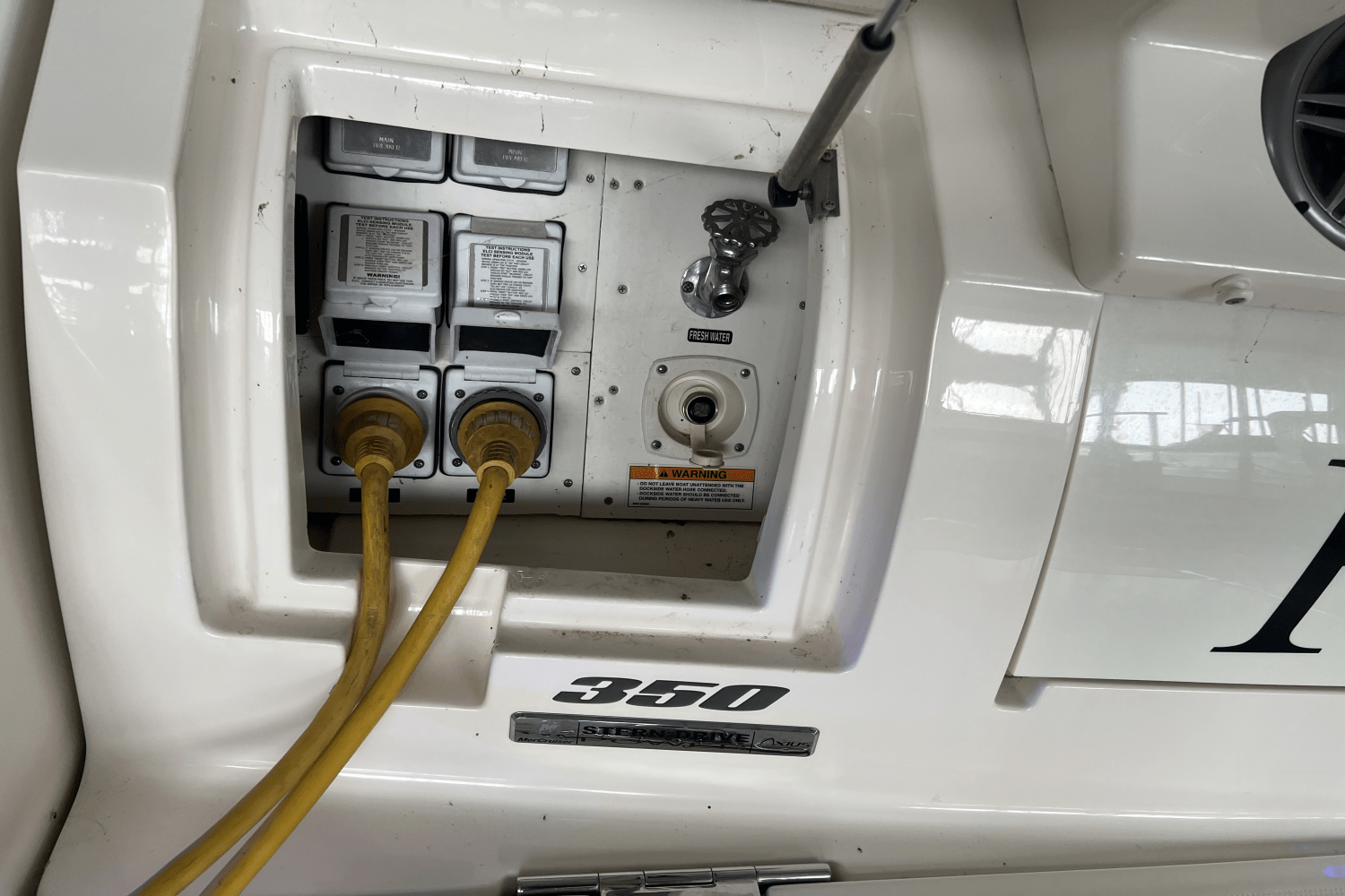 2016 Sea Ray 350 SUNDANCER Image Thumbnail #17
