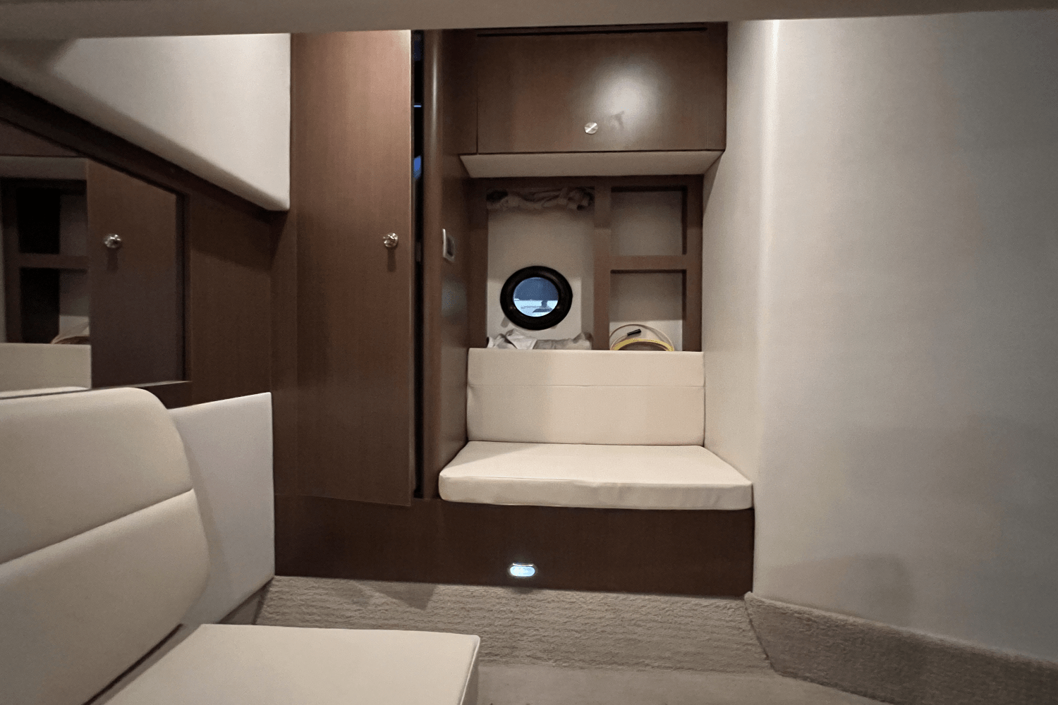 2016 Sea Ray 350 SUNDANCER Image Thumbnail #39