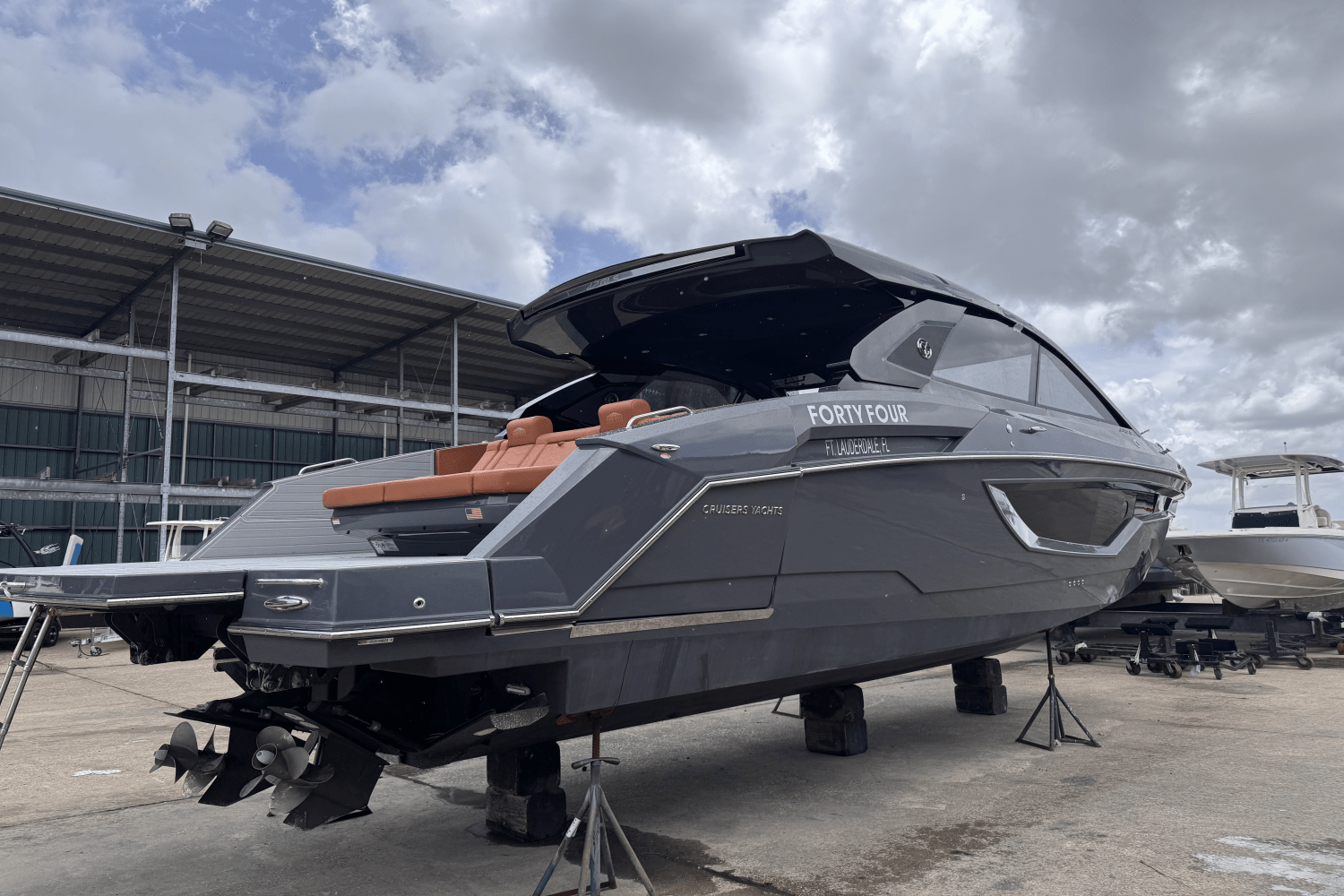 2023 Cruisers Yachts 42 GLS Image Thumbnail #2